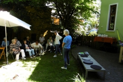 Heimatverein-Besuch-im-Garten